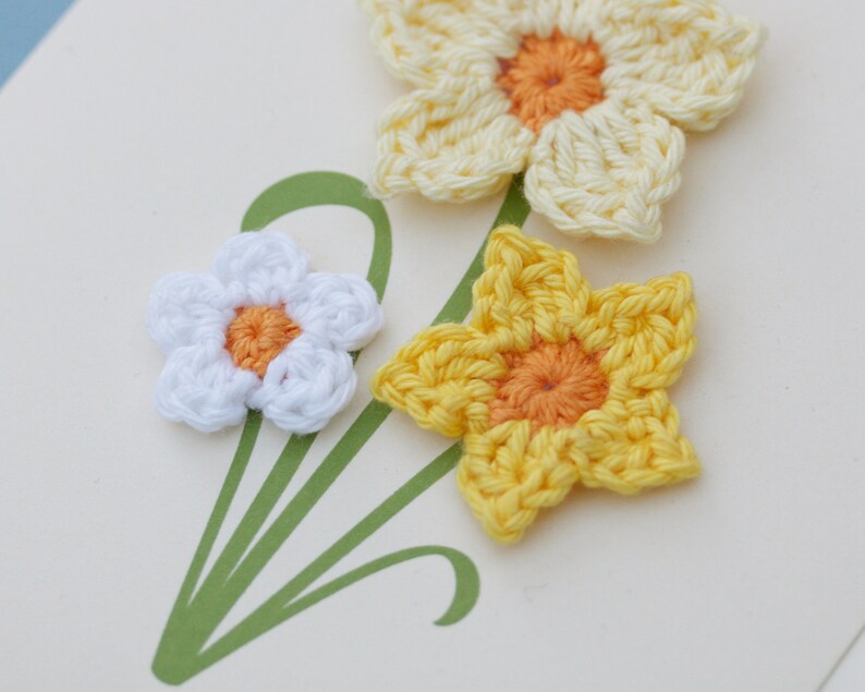 Handmade mothers day card with daffodils