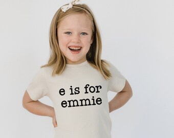 T-shirt biologique avec nom personnalisé pour enfants | Vêtements pour tout-petits neutres | Cadeau d'anniversaire fait main | Chemises de nom personnalisées