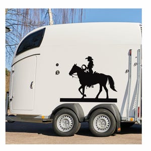 Adesivo per rimorchio per cavalli cowgirl a cavallo - rimorchio per bisarca per camper in stile western personalizzato nel colore desiderato.