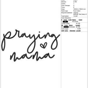 K&ouml;nnte beinhalten: Schwarz gesticktes Design mit den Worten "praying mama" in einer Schreibschrift, mit einem kleinen Herzsymbol. Das Design ist 4,19 cm hoch und 7,67 cm breit. Das Design hat 2.780 Stiche und eignet sich f&uuml;r Stickprojekte.