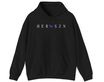 HER SZN, Lassai, Bluza z kapturem, Bluza unisex, Prezent sezonowy, Modna odzież, Top w stylu streetwear
