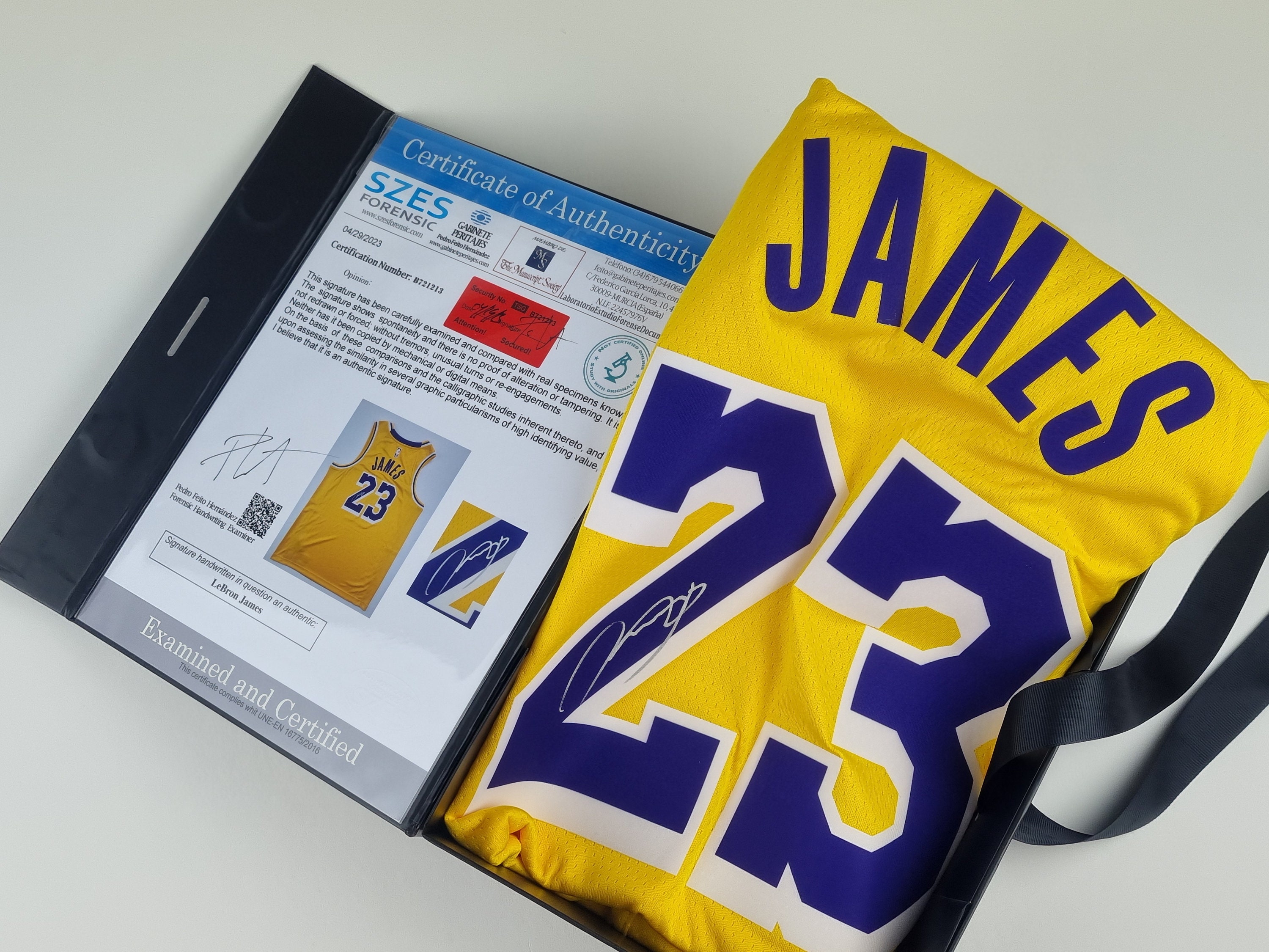 NBA LeBron James Signed Jerseys, Collectible LeBron James Signed