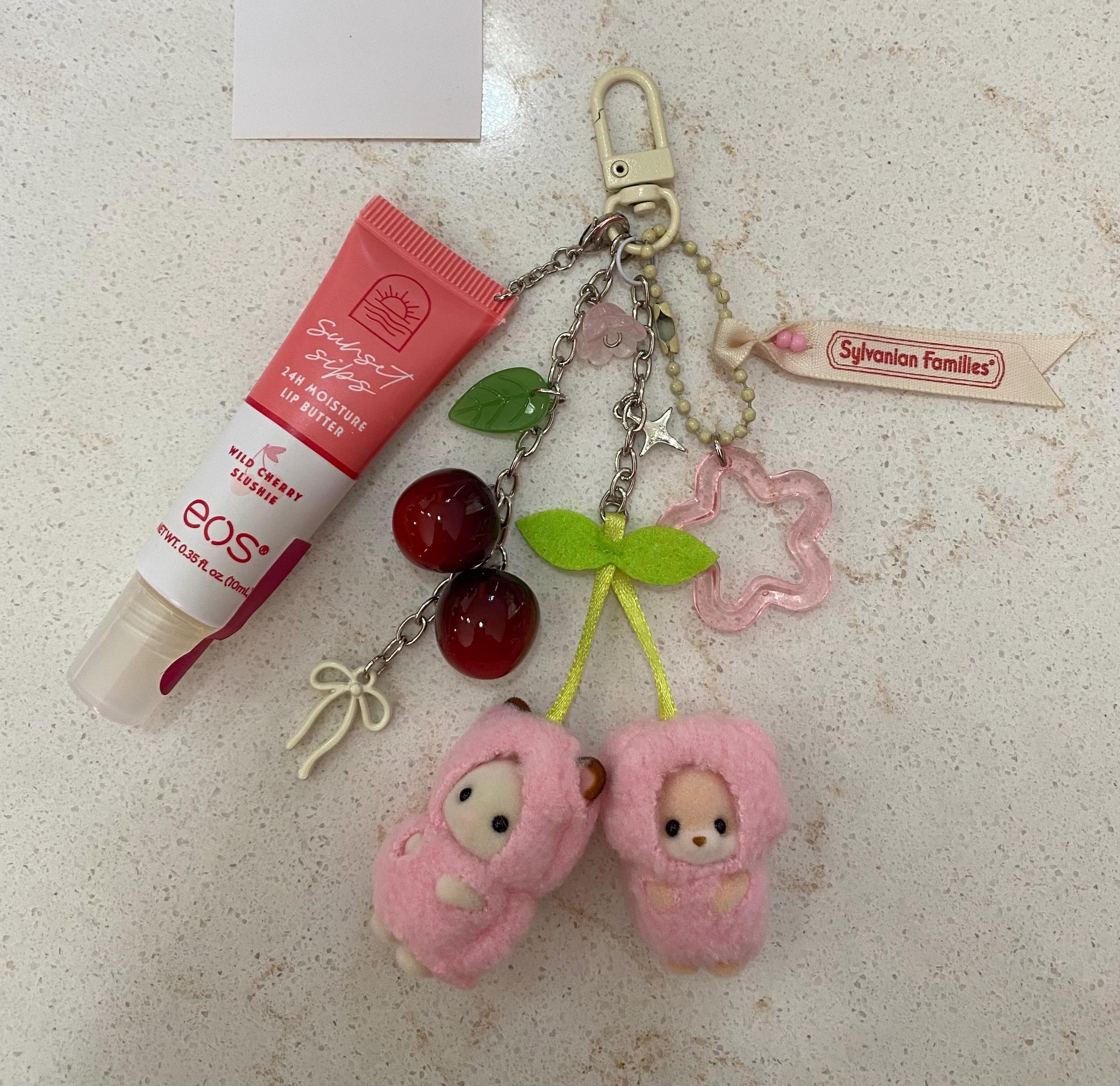 ROYJJ Ciondolo a forma di ciliegia all'uncinetto elegante fatto a mano all'uncinetto portachiavi ciondolo adorabile accessorio da appendere per occhiali auto o decorazione borsa