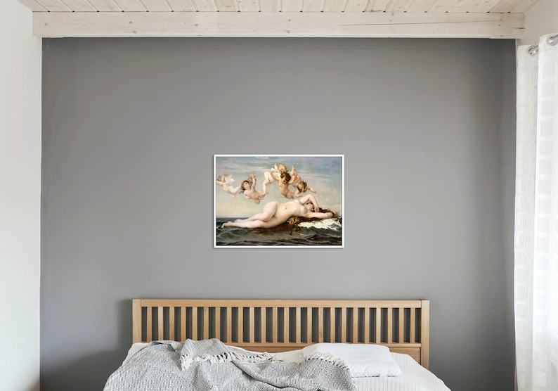 Puede incluir: Una pintura de una mujer desnuda tumbada en una roca en el oc&eacute;ano. Est&aacute; rodeada de querubines volando en el cielo. La pintura est&aacute; enmarcada en un marco blanco.