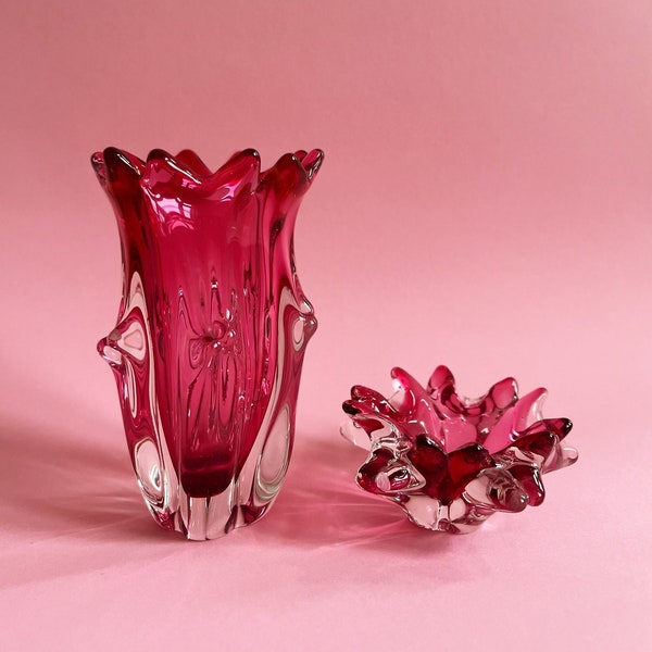 Jaroslav Taraba abstract pink vase and bowl, 1960s, Lednicke Rovne glassworks, Czechoslovakia