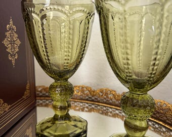 Set van 2 vintage groene glazen bekers | Smaragdgroene wijnglazen | Retro glaswerk bargerei | Glazen drinkgerei uit het midden van de eeuw