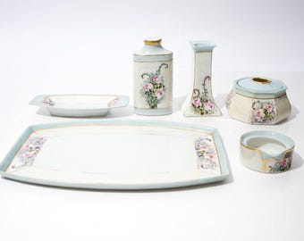 Tocador vintage, cómoda, porcelana, flores y ribete azul dorado, TAL CUAL