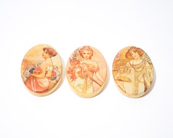 Ensemble de trois broches portrait, Art d'Alphonse Mucha, Art nouveau