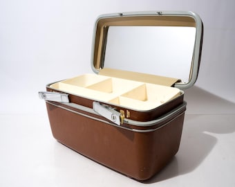 Vintage Green Samsonite Train Case Luggage With Silver Accents
