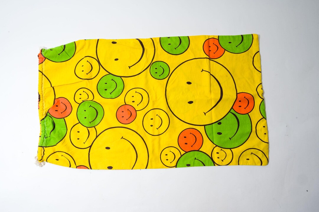 Retro Happy Face Mesh Laundry Bag main image 0