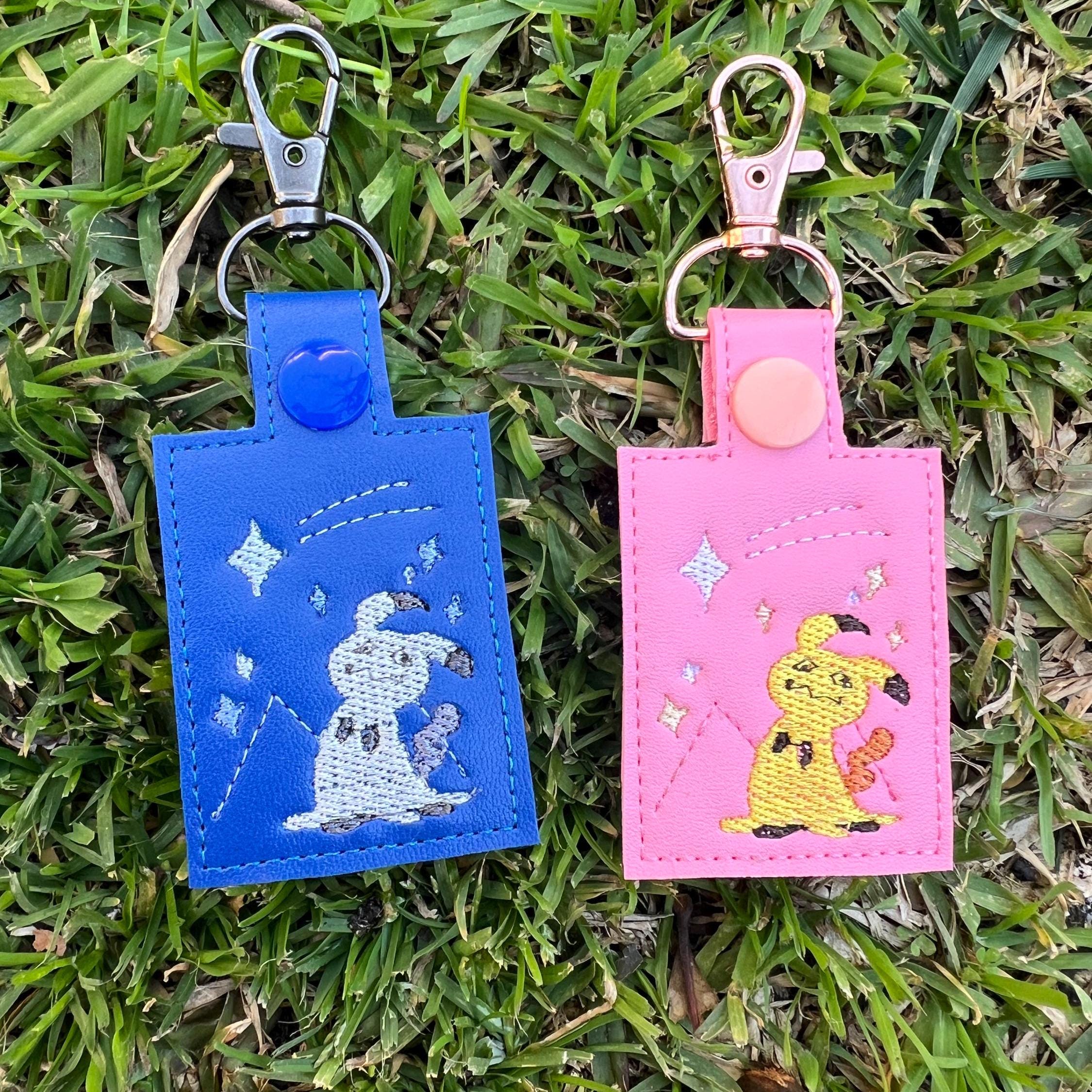 ポケモン ミミッキュ チャーム キーチェーン ピンクとブルー 光沢の