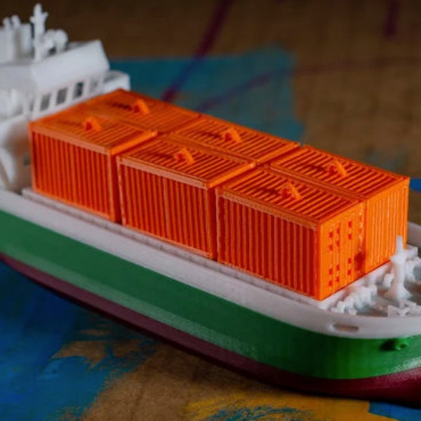 Container ship with containers