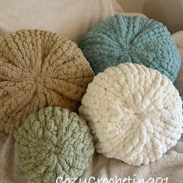 Handmade chunky knit decorative pillow