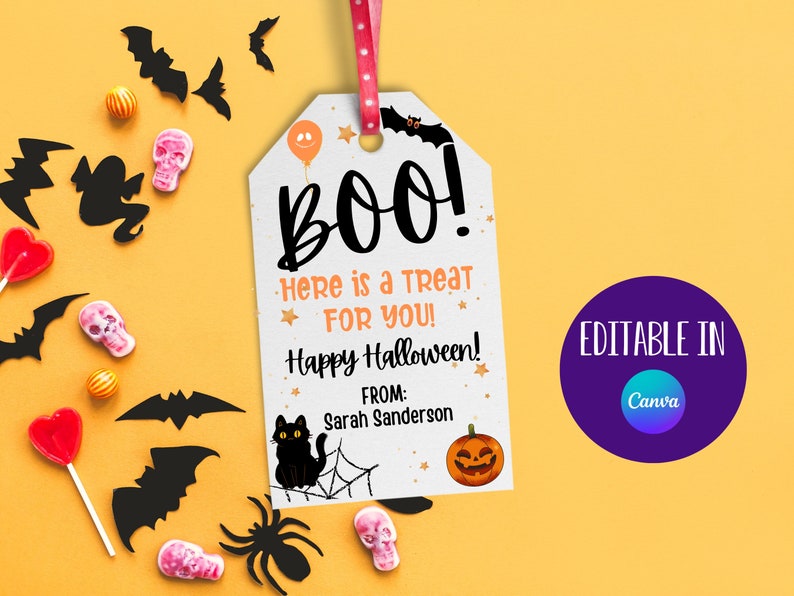 Peut inclure: Une &eacute;tiquette de friandise d'Halloween imprimable avec un chat noir, une araign&eacute;e et une citrouille. L'&eacute;tiquette indique "BOO! Here is a treat for you! Happy Halloween! From: Sarah Sanderson".