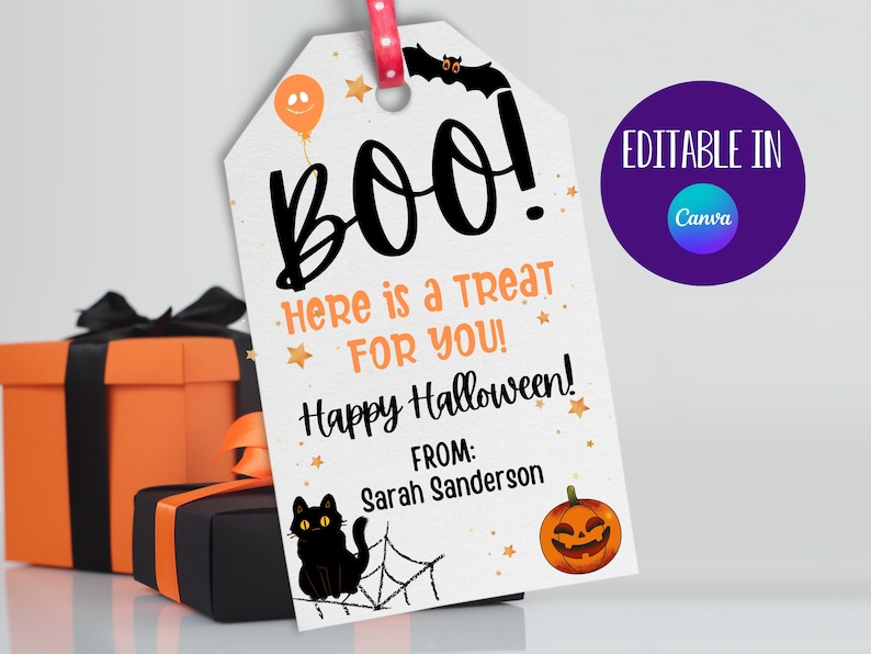Peut inclure: Une &eacute;tiquette cadeau d'Halloween imprimable blanche avec un chat noir, une citrouille et le texte "BOO! Here is a treat for you! Happy Halloween! From: Sarah Sanderson".