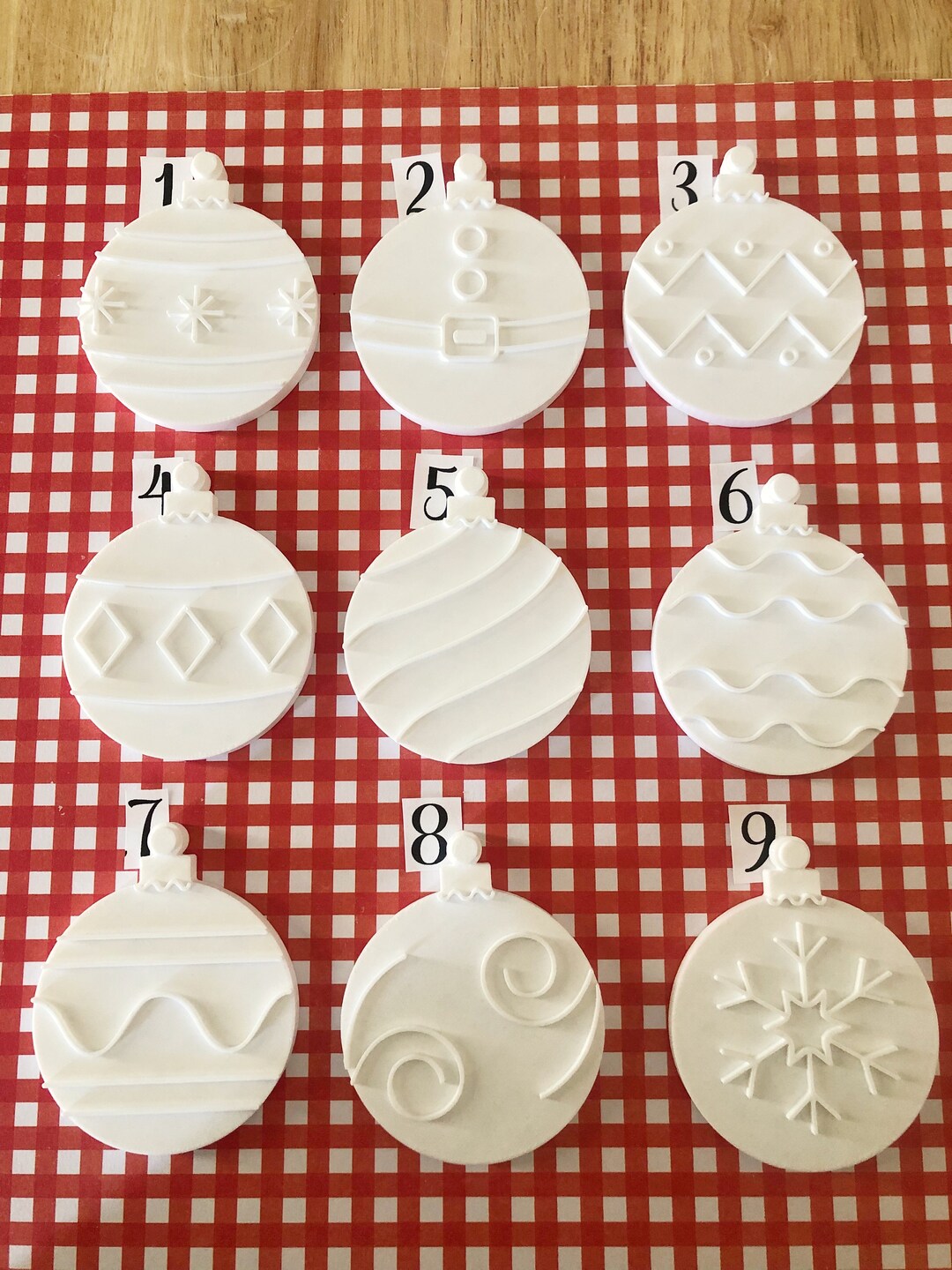 christmas-tree-ornament-cookie-cutter-stamp-set-christmas-bulb-cookie