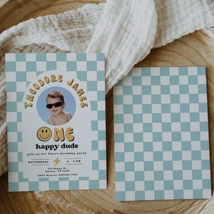 Une invitation de photo de mec heureux | 1ère invitation d'anniversaire | À carreaux | Visage souriant | A102