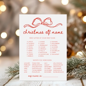 Puede incluir: Una tarjeta blanca con texto rojo y un lazo gráfico que dice "christmas elf name". Enumera los nombres de los elfos según la primera letra de tu nombre y el mes en que naciste. La parte inferior tiene una línea para tu nombre.