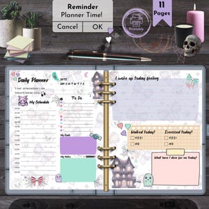 Puede incluir: Un planificador diario imprimible de 11 páginas con temática gótica. El diseño incluye secciones para horarios, listas de tareas, objetivos, notas y reflexiones diarias. Está decorado con ilustraciones de casas encantadas, fantasmas, murciélagos y telarañas.