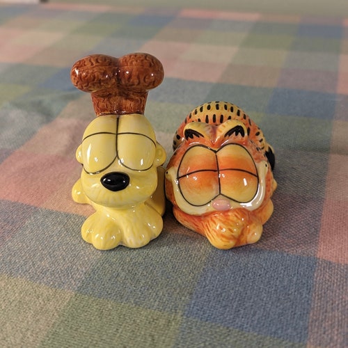 Salière et poivrière magnétiques vintage Garfield and Odie