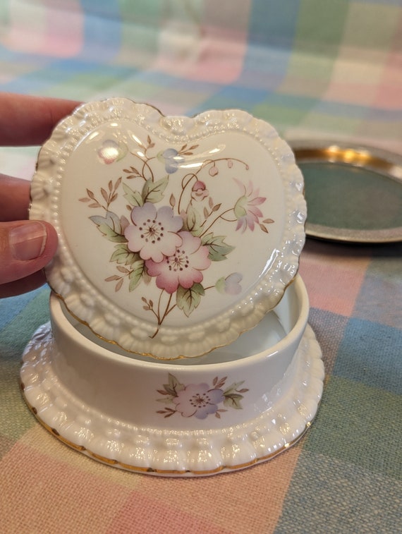 Vintage Assorted Trinket Dishes and Boxes - image 4
