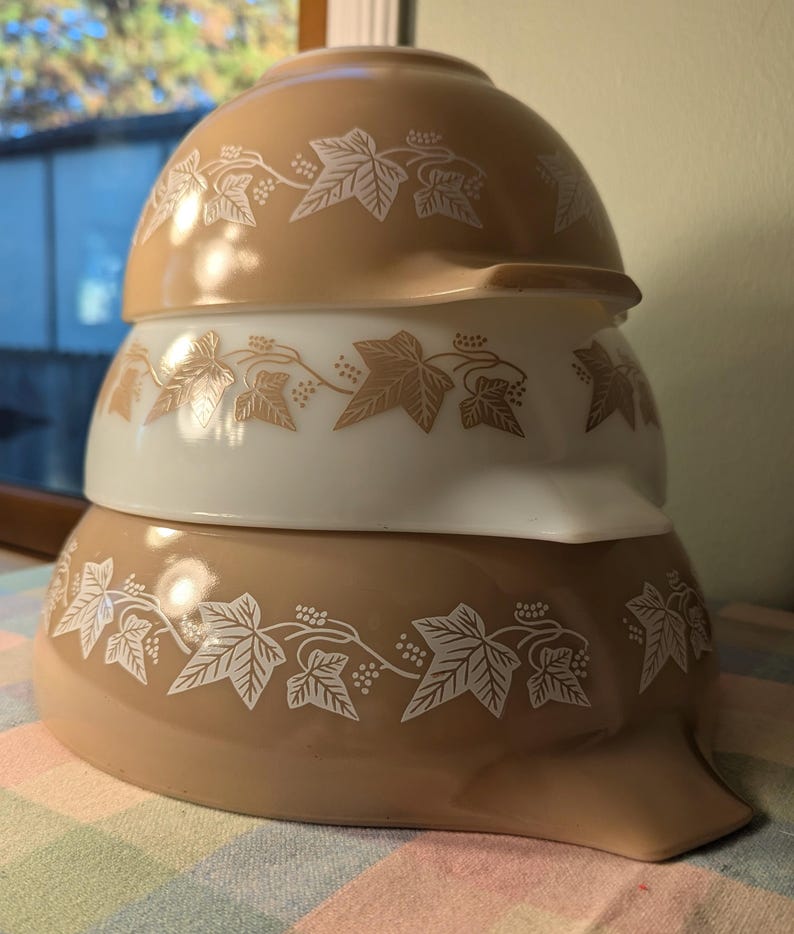 Vintage Pyrex Sandalwood Tan With Ivy Pattern Mixing Cinderella Bowls ...