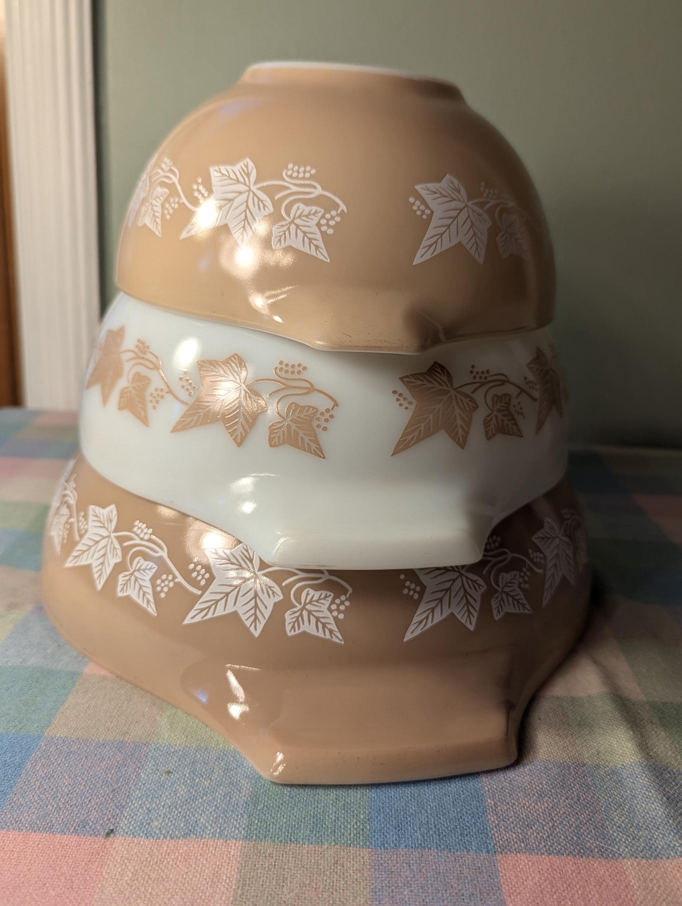 Vintage Pyrex Sandalwood Tan With Ivy Pattern Mixing Cinderella Bowls ...