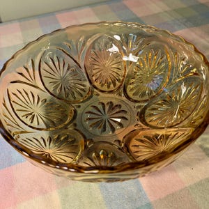 Vintage Anchor Hocking Star and Cameo Medallion Yellow Amber Glass Serving Bowl
