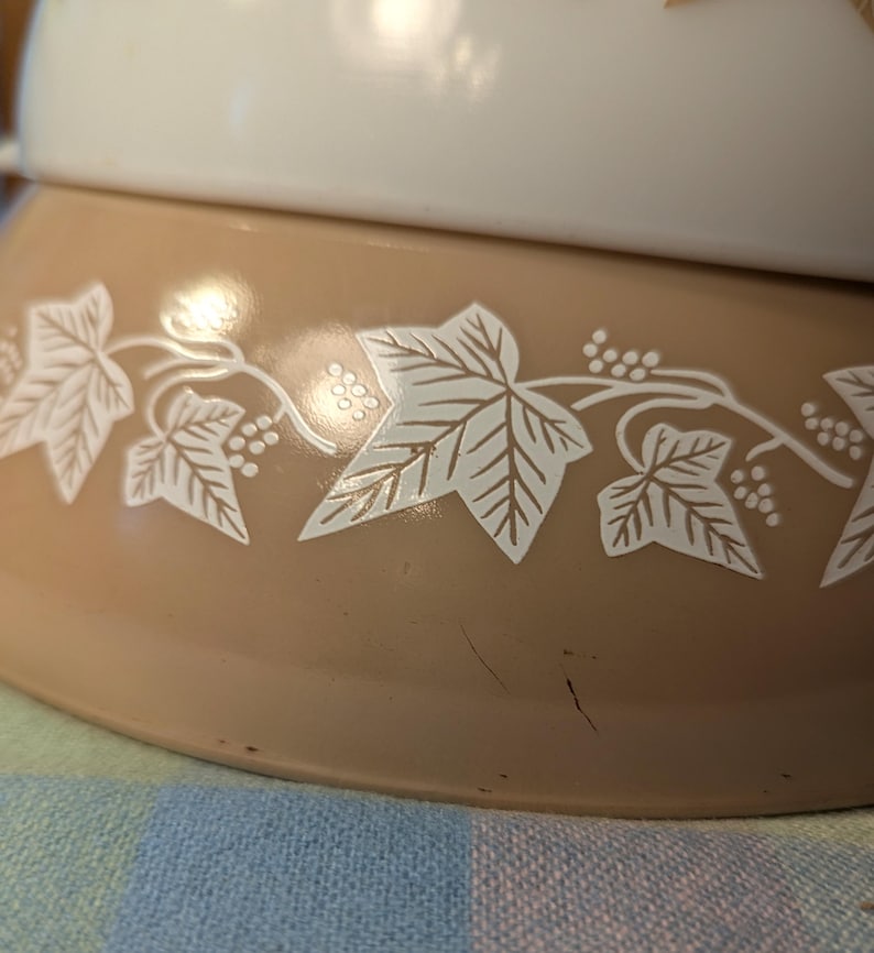 Vintage Pyrex Sandalwood Tan With Ivy Pattern Mixing Cinderella Bowls ...
