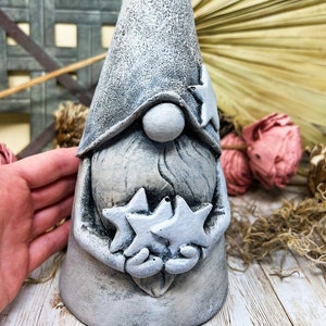 Cast Stone, Concrete Large Garden Gnome, Large Garden Gnome with Stars, 10 Inches Tall, Nicely Sized for the Garden Bild 2