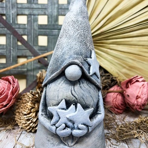 Cast Stone, Concrete Large Garden Gnome, Large Garden Gnome with Stars, 10 Inches Tall, Nicely Sized for the Garden Bild 4