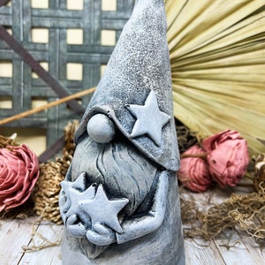 Cast Stone, Concrete Large Garden Gnome, Large Garden Gnome with Stars, 10 Inches Tall, Nicely Sized for the Garden Bild 3