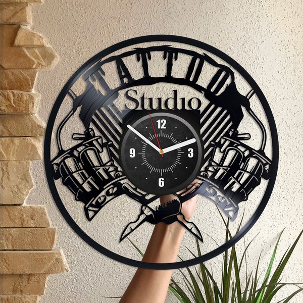 Tattoo Maschine Vinyl Schallplatte Runde Uhr Tattoo Wandkunst Tattoo Studio Dekor Tattoo Machine Art New Year Geschenk für Mann Tattoo Liebhaber Geschenk