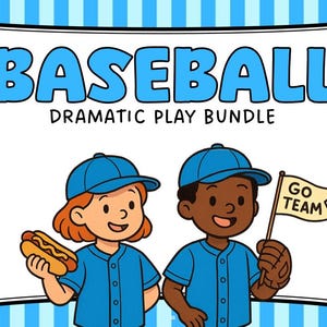 Puede incluir: Ilustración de un paquete de juegos dramáticos con temática de béisbol. Dos niños de dibujos animados con uniformes y gorras de béisbol azules. Uno sostiene un perrito caliente, el otro una bandera de "Go Team". Se muestra el título "Baseball Dramatic Play Bundle".