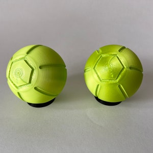 イタリアのカウボーイの回転する金属球の1/1サイズのレプリカ2個