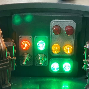 Remplacement de la plaque de commutation du cyclotron HasLab Spenglers Proton Pack à l'intérieur
