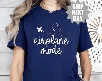 Camiseta de avión, camiseta de modo avión, camiseta de viaje, camiseta de vacaciones, regalo para viajero, camiseta de cuello redondo de modo Vacay, camiseta de aviación, linda camiseta de viaje