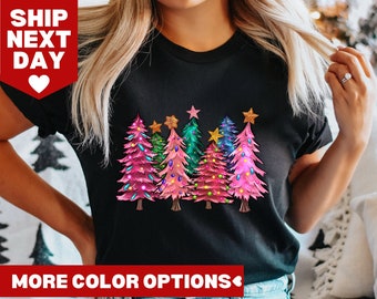 Camisa de árvores de Natal coloridas, presente para amantes da natureza, camisa de feriado, camisa para amantes de árvores, pinheiros, camisas para o Natal, camisas fofas de Natal