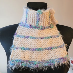 Sciarpa con cappuccio in lana fatta a mano: scaldacollo, regalo invernale