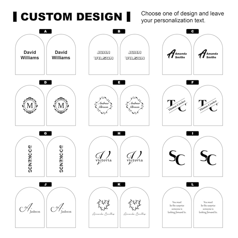 Pu&ograve; includere: Una selezione di opzioni di design personalizzate per prodotti. L'immagine mostra vari modelli di testo e grafici, inclusi nomi, iniziali e frasi. Il testo "CUSTOM DESIGN" &egrave; in alto, con istruzioni per scegliere un design e personalizzare.