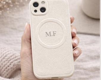 Funda MagSafe personalizada para iPhone: funda de cuero personalizada con nombre y compatible con carga inalámbrica.