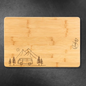 Bamboe snijplank met gepersonaliseerde lasergravure, cadeau voor liefhebbers van campers en vanlife - Oud camperontwerp