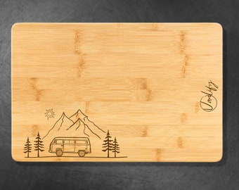 Planche à découper en bambou avec gravure laser personnalisée, cadeau pour les amateurs de camping-car et de vanlife - Design Old campervan