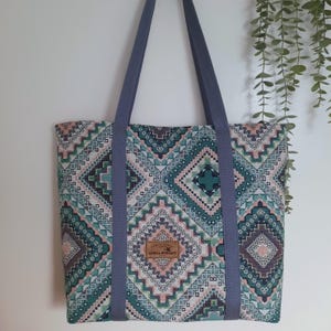Handtasche mit Muster in Grün-Pastelltönen – Nachhaltige & stilvolle Schultertasche (Art.Nr. 0043)