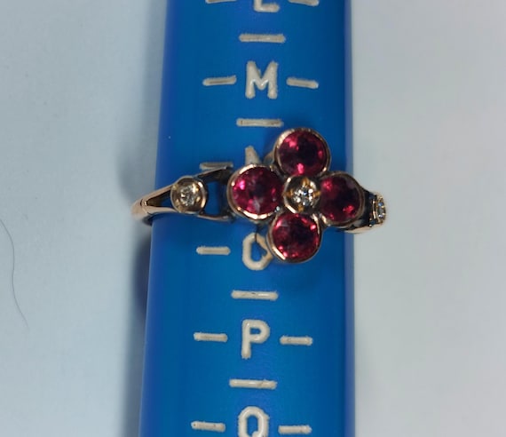 9ct gold Ruby Ring, daisy design - image 6