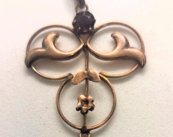 Jugendstil Anhänger an feiner vergoldeter Gliederkette