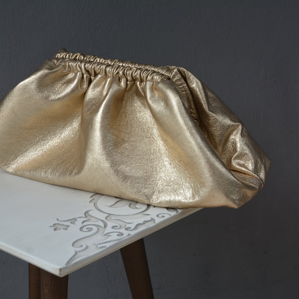 Pochette nuage en cuir métallisé véritable dorée prête à être expédiée, grand sac nuage en cuir d'agneau métallisé, sac à main surdimensionné puffball