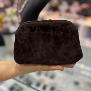 手作りのチョコレートブラウンのスエード製ミニクラウドクラッチ – ギャザー入りポーチ