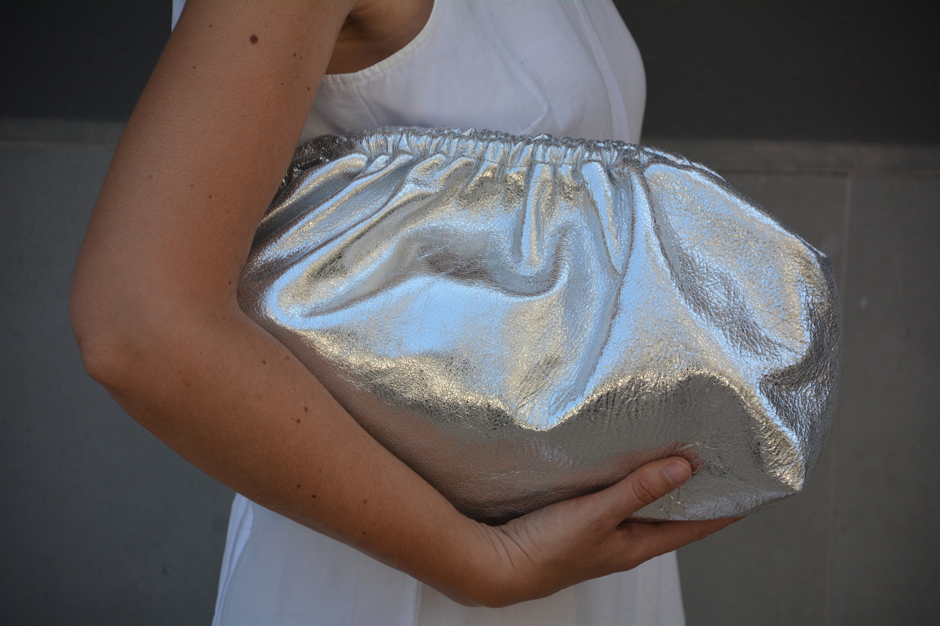 ★dumaro★ Dumpling medium cross bag silver Large leather crossbody bag, Dumpling 2 silver leather purse
