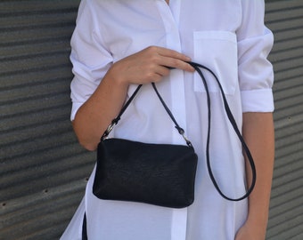 Einfache schwarze Leder Crossbody Tasche mit Reißverschluss, Kleine Leder Geldbörse, Damen Umhängetasche, Leder Geschenk für sie, Minimalistische kleine Handtasche
